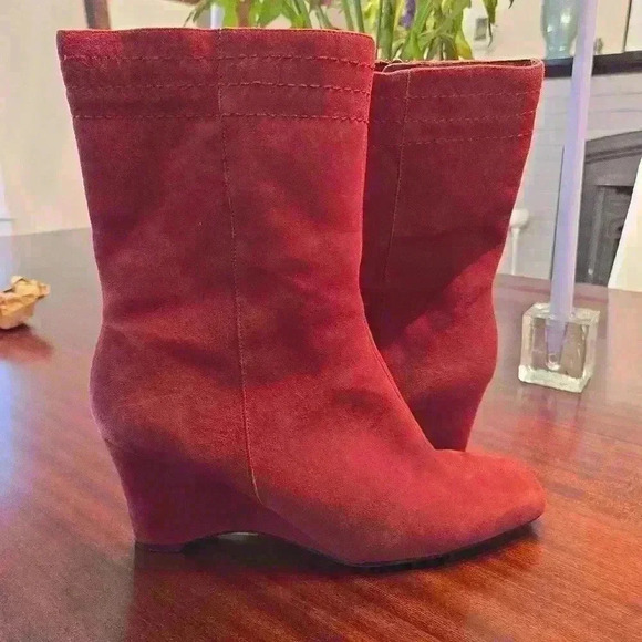 Bandolino Womens Suede Kitten Heel Wedge Square Toe Boots Maroon Red Size 10.5 - Picture 2 of 11